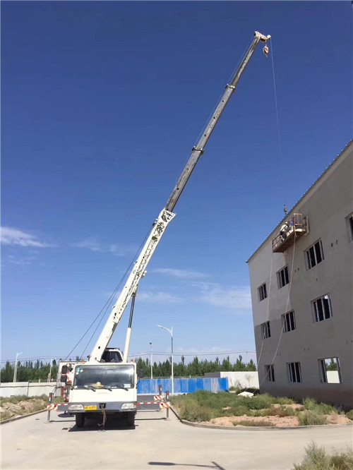 天等县“轻装强干”—— 吊车的 “轻量化臂架” 技术